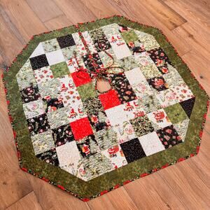 Vintage Santa Themed Handmade Patchwork Quilted Christmas Tree Skirt, 47”W
